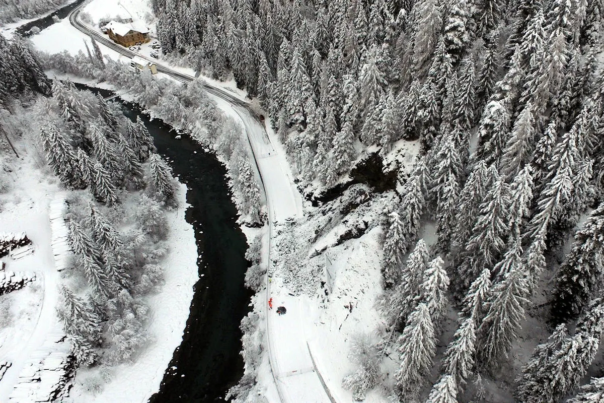 Ardez / Scuol GR - Engadinerstrasse wegen Felssturz gesperrt