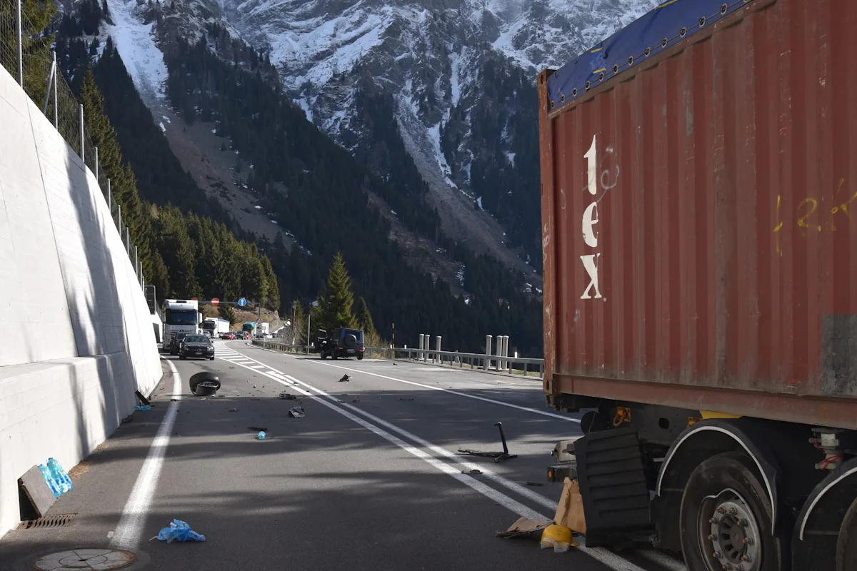 A13/Mesocco GR – Verkehr nach Unfall teilweise umgeleitet