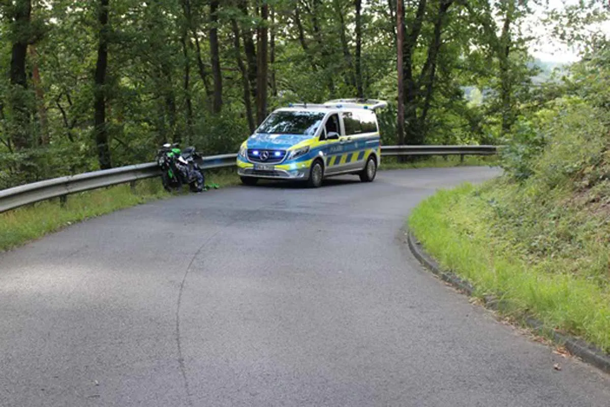 Eitorf - 16-jähriger Motorradfahrer gerät in den Gegenverkehr