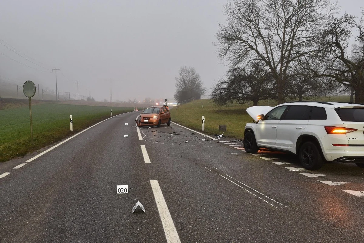 Eglisau ZH - Schwangere Frau nach Unfall verletzt