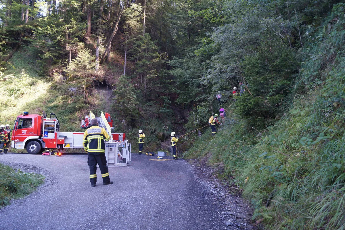 Unterägeri ZG - OL-Läufer rutscht Hang hinunter
