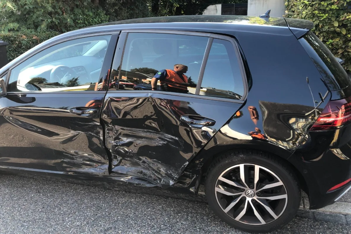 Heftiger Crash in Rapperswil-Jona - Doch nicht grün – Autofahrerin bei Unfall verletzt