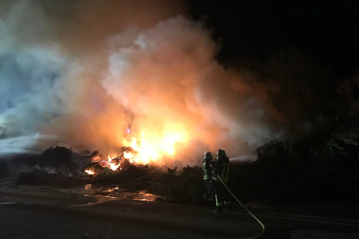 Schiffweiler-Stennweiler – Brand einer Kompostierungsanlage