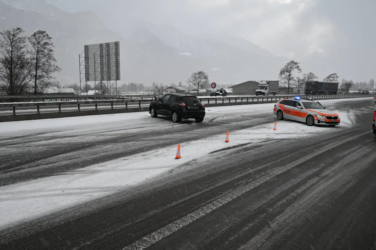 A13 Mels SG – Kollision auf der Autobahn