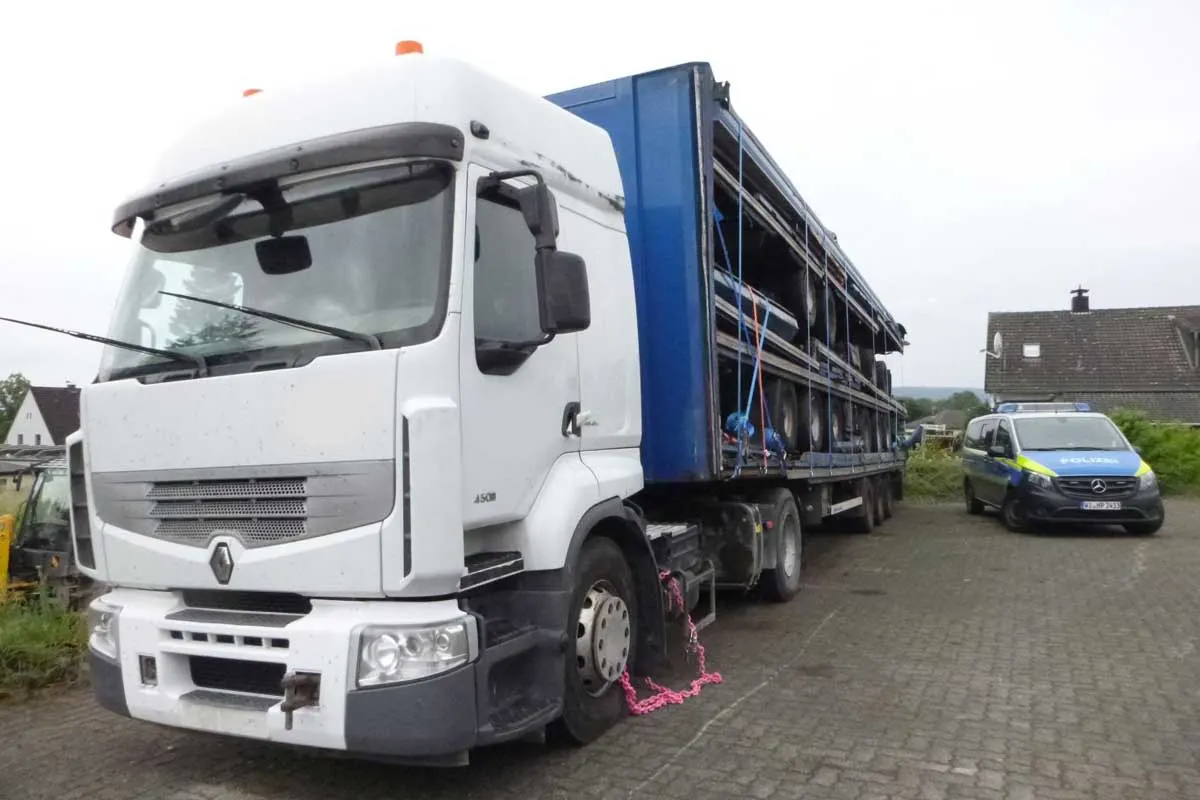 Bad Hersfeld – Sattelzug in technisch katastrophalem Zustand muss stehen bleiben