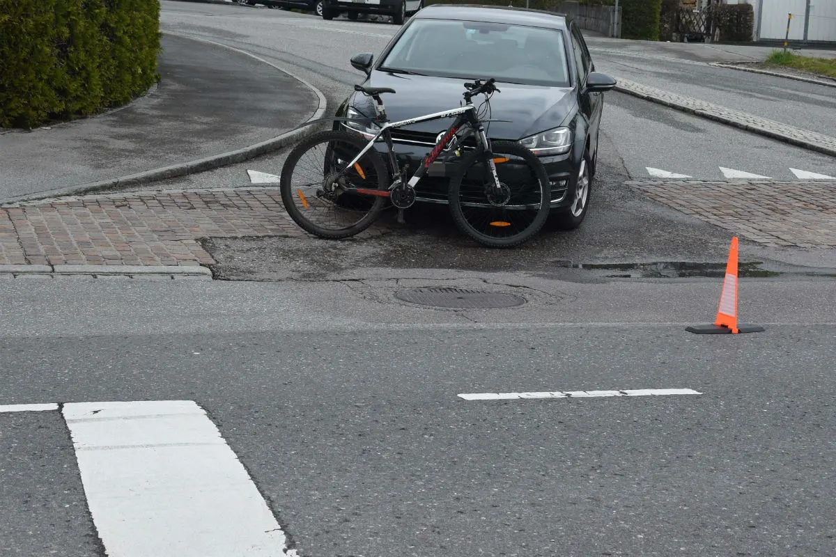 Kaltbrunn SG - Crash zwischen Auto und Velo