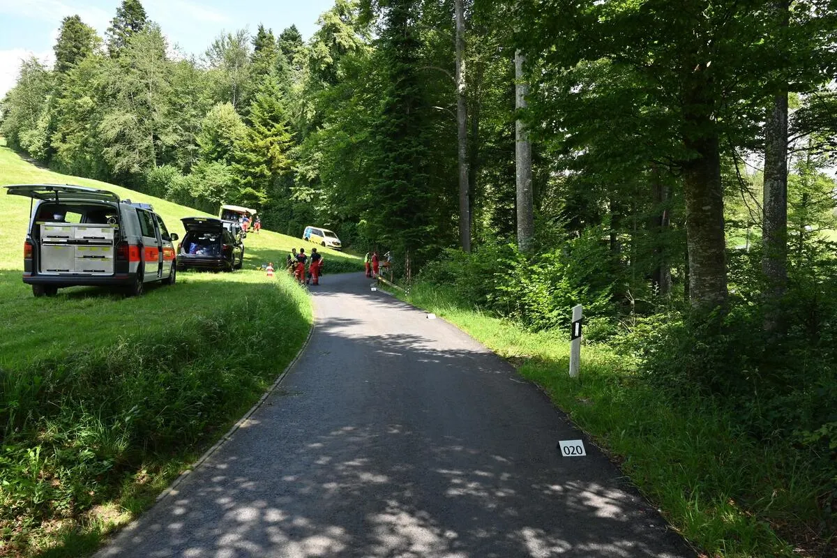 Dürnten ZH - Motorradlenker (18) bei Unfall lebensbedrohlich verletzt