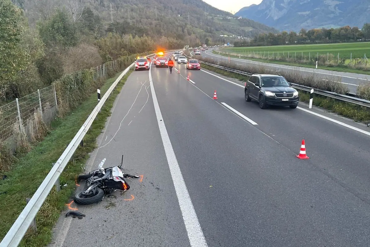 A13 Zizers GR – Junger Motorradfahrer auf Autobahn verunfallt