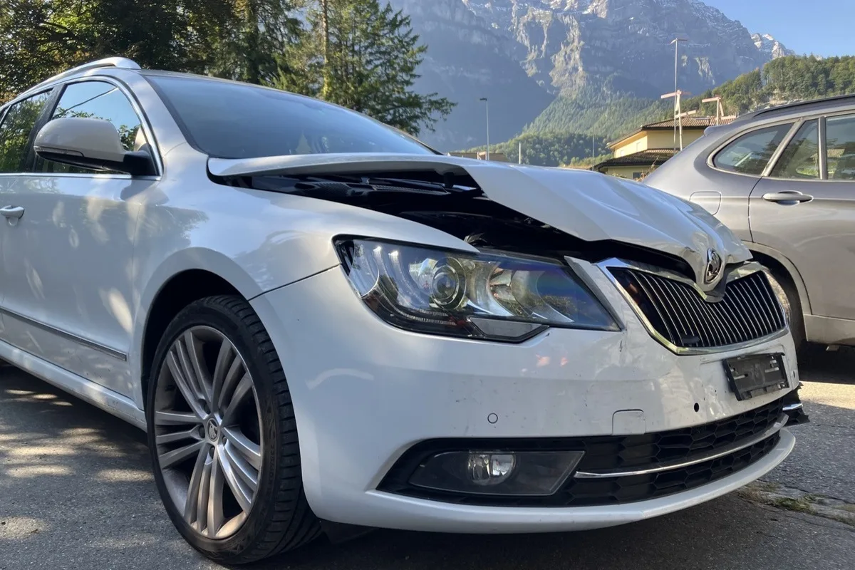 Netstal GL - Bremsmanöver zu spät bemerkt