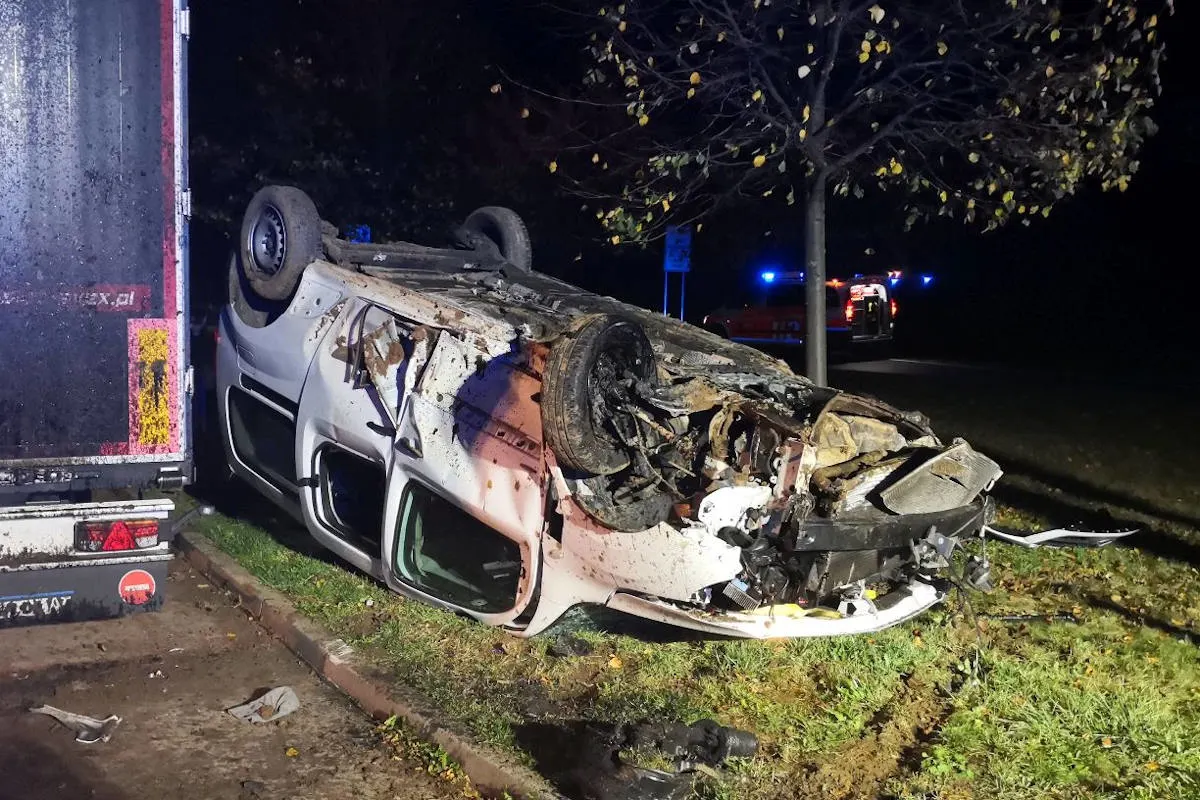 Unfall A38 Bodenrode-Westhausen - Bei Einfahrt auf Parkplatz überschlagen
