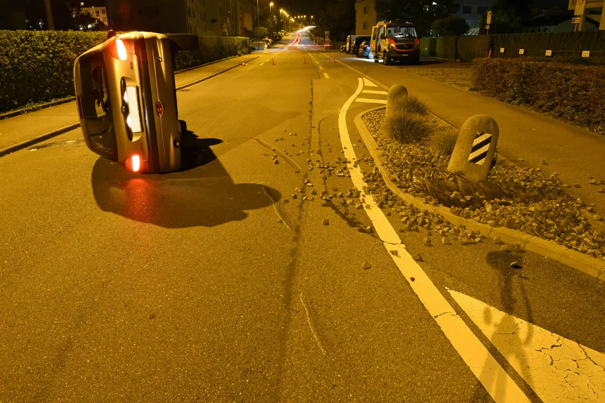 Ebikon LU - Angetrunken mit Auto spektakulärer Unfall gebaut 