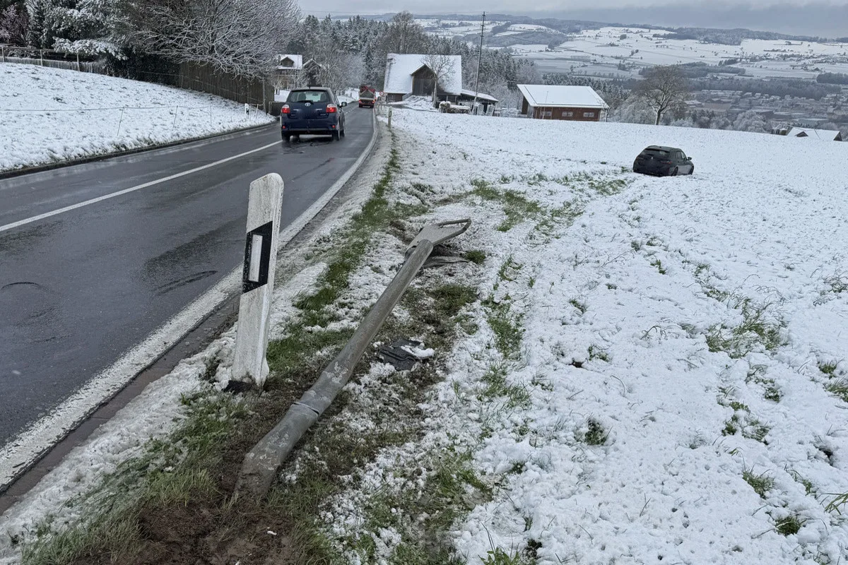 Römerswil LU – Selbstunfall in Kurve