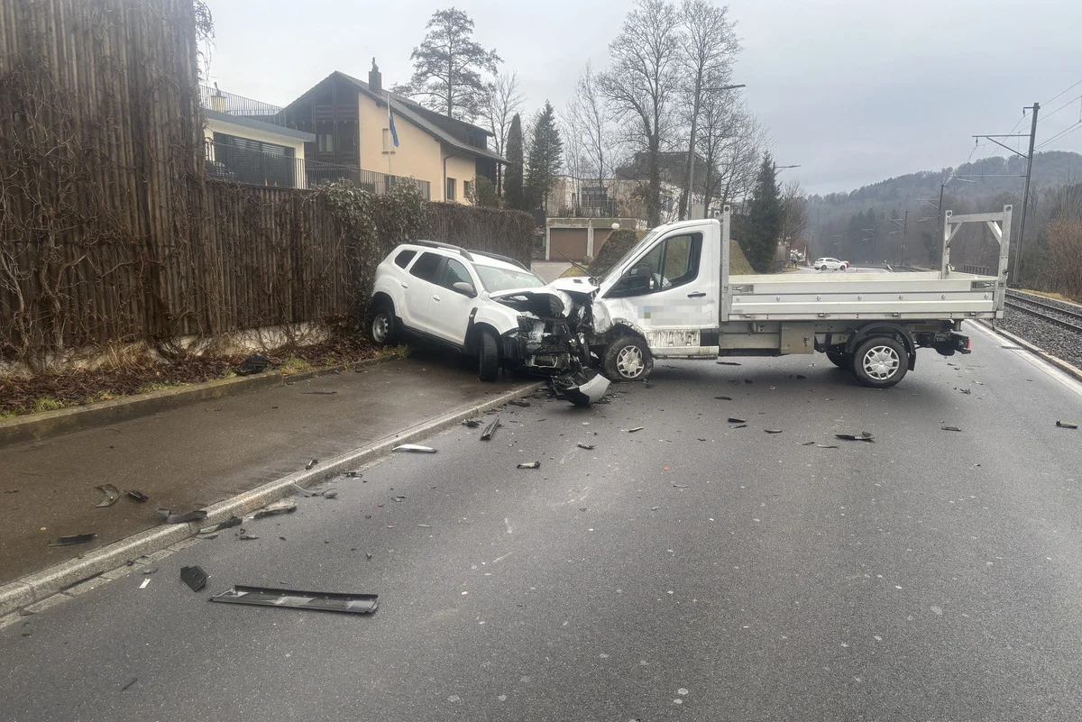 Rudolfstetten AG – Unfall mit gestohlenem Lieferwagen