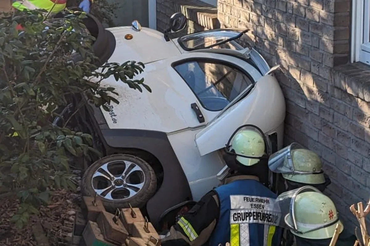 Essen - Kabinenroller droht nach Unfall weiter abzustürzen