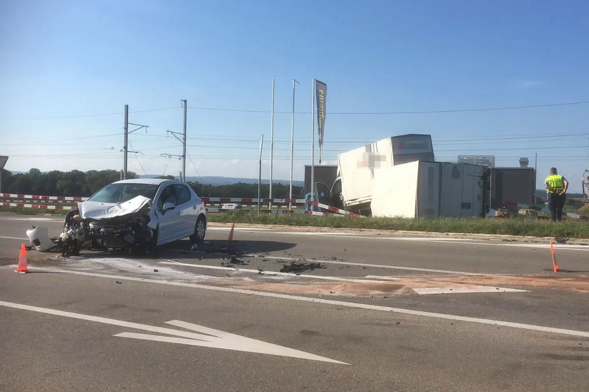 Diessenhofen TG - Drei Personen bei Frontalkollision verletzt