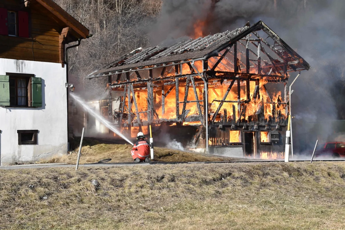 Stallbrand in Cazis GR – Grossaufgebot verhindert Schlimmeres
