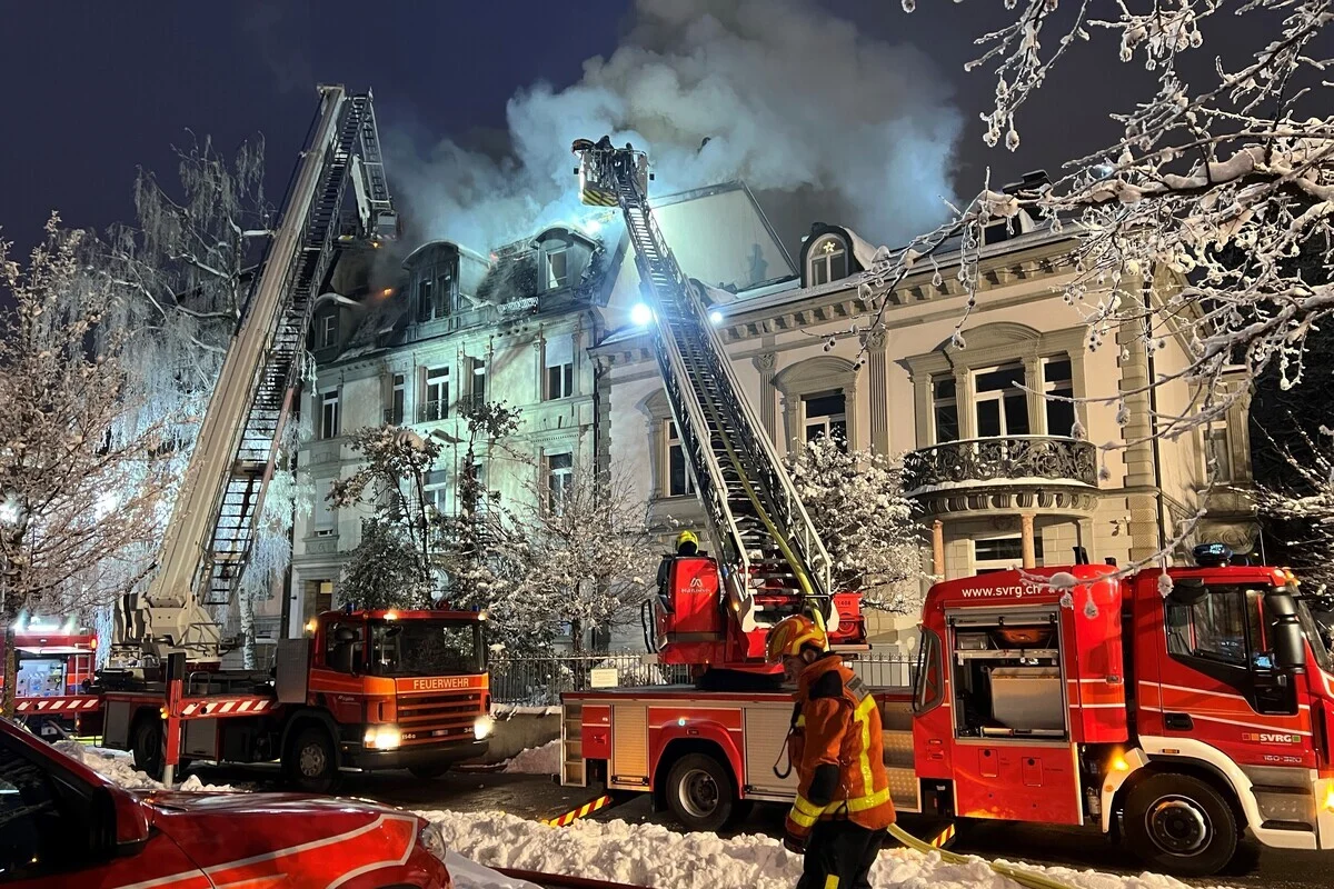 St.Gallen - Brand eines Dachstockes aufgrund von Enteisungsarbeiten 