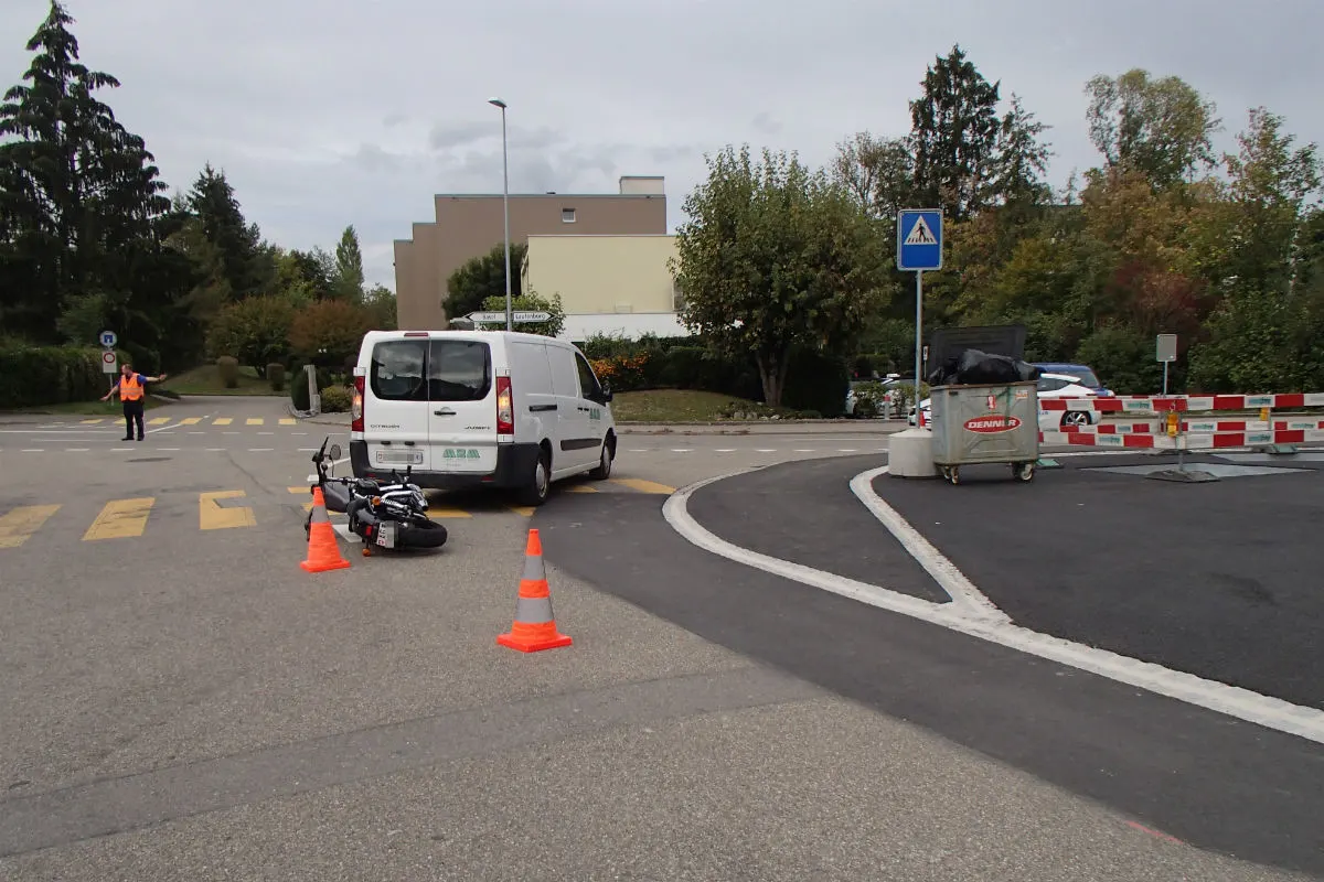 Frick AG - Motorradfahrer bei Kollision gestürzt - Zeugenaufruf