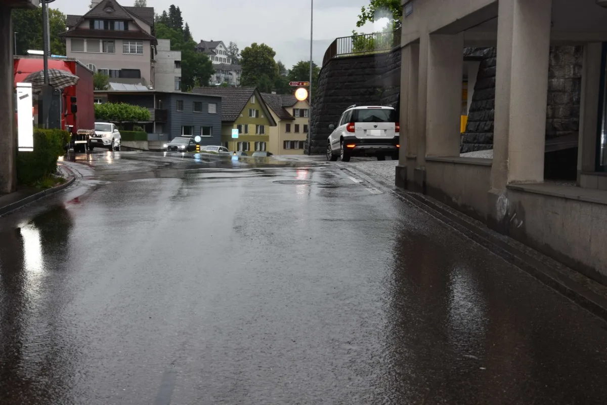 Uznach SG - Mann verletzt sich bei Selbstunfall