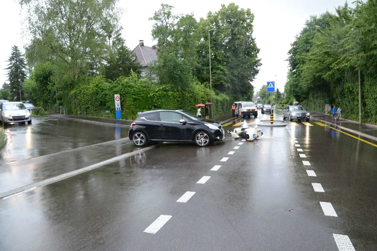 Arlesheim BL - Crash zwischen Motorrad und Auto - Zeugenaufruf