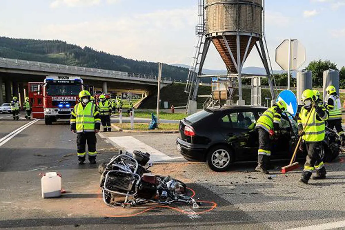 Kobenz - Unfall zwischen PKW und Motorrad 