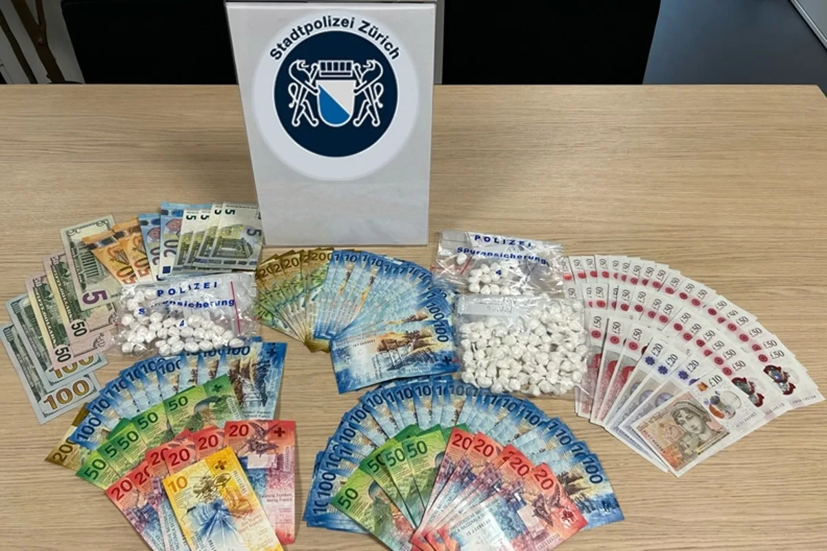 Lebensgefährliche Aktion in Zürich Kreis 12 - Mutmasslicher Drogendealer schluckt Betäubungsmittel