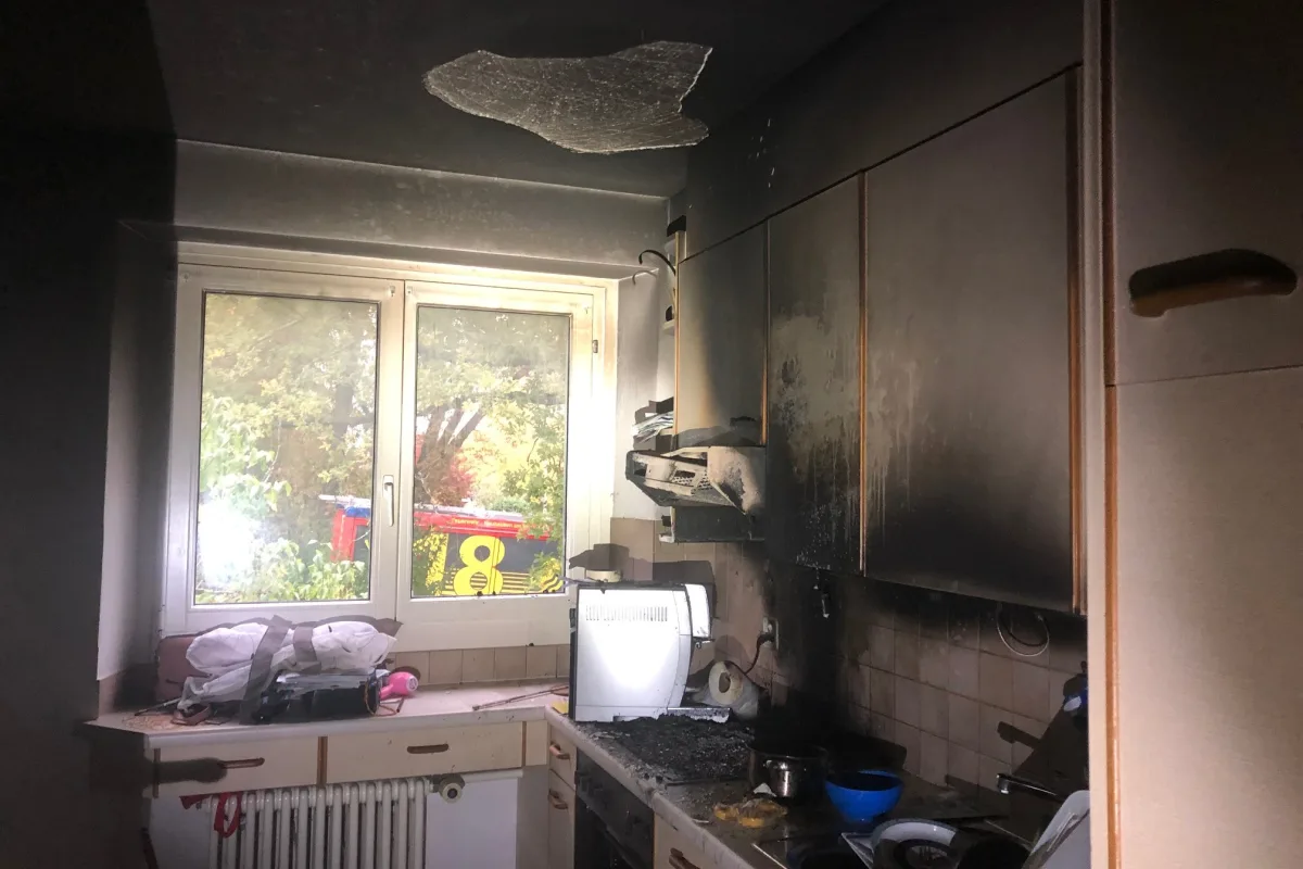 Neuhausen am Rheinfall SH - Küchenbrand in Mehrfamilienhaus wegen heissem Öl in der Pfanne
