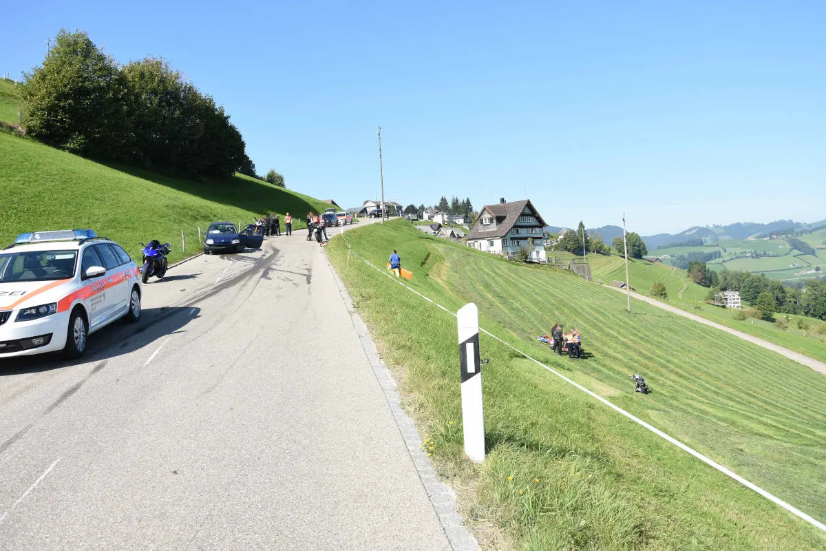 Hemberg SG - Frontalkollision zwischen Motorrad und Auto