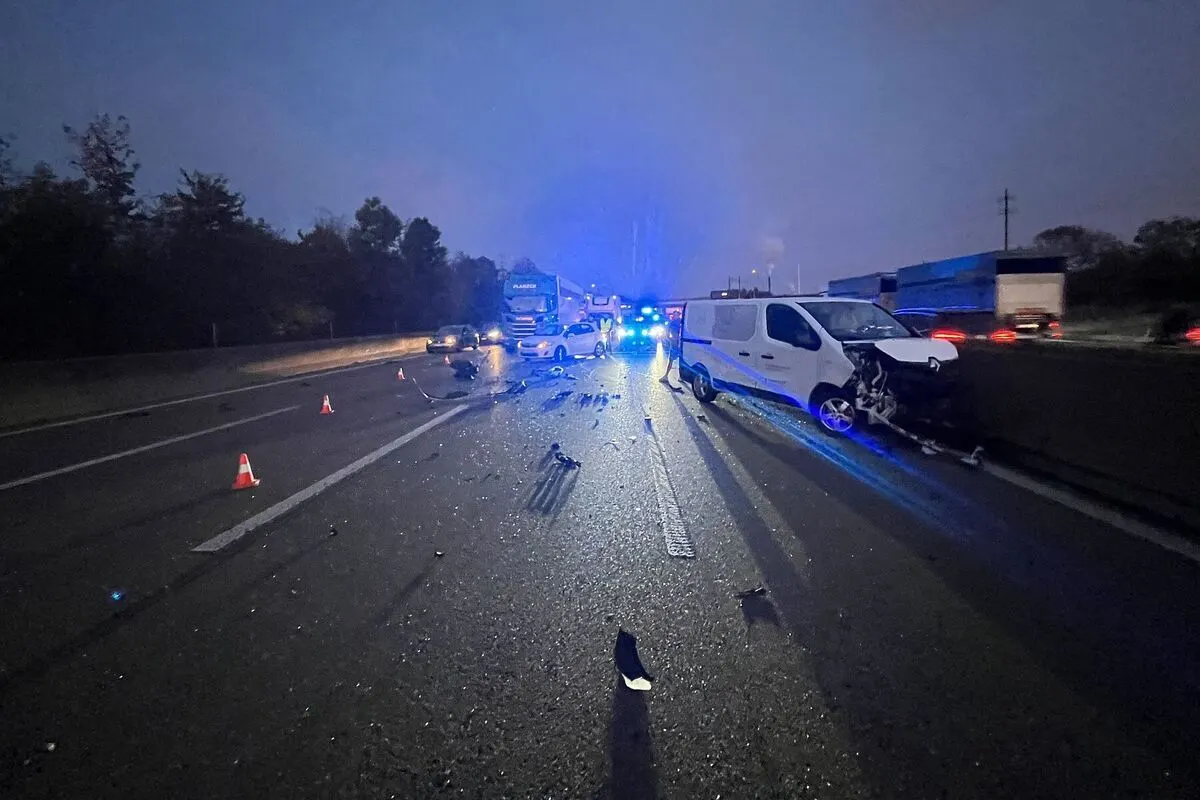 Pratteln BL / A2 - Massive Verkehrsbehinderungen nach Unfall zwischen sieben Fahrzeugen