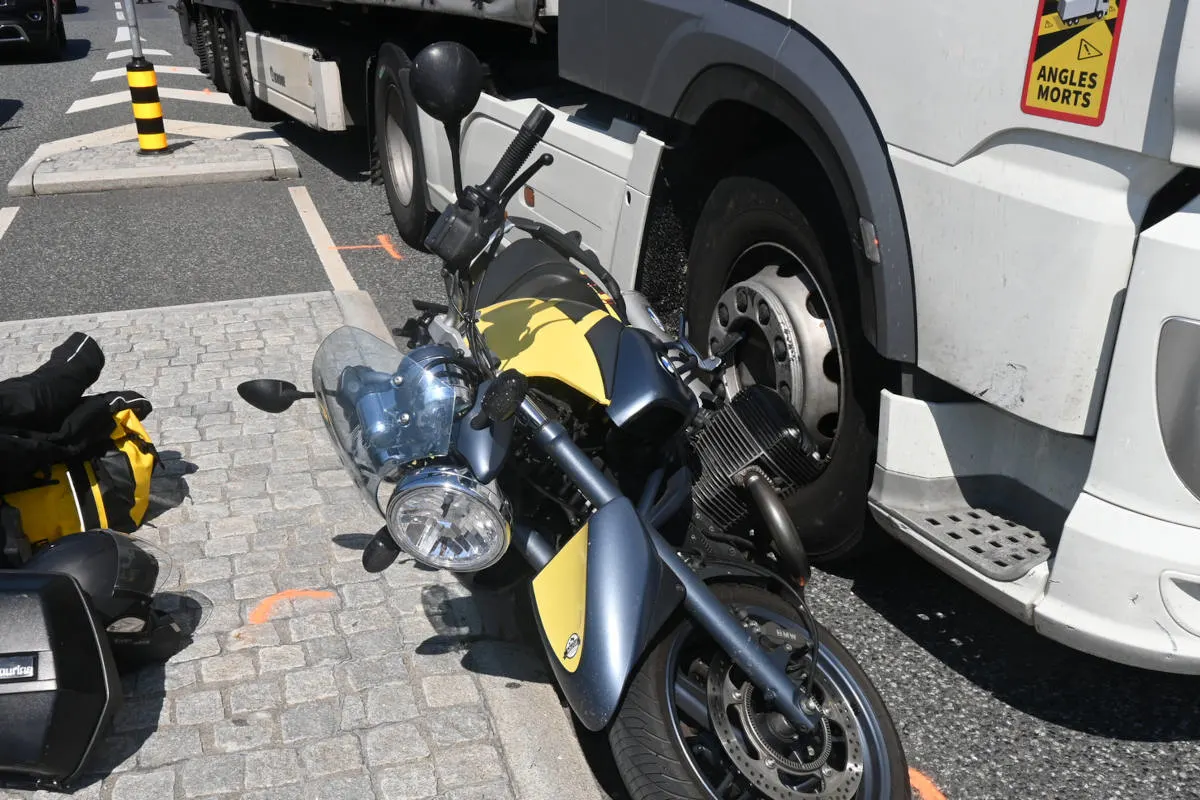 Schaan – Kollision zwischen einem Motorrad und einem Lastwagen