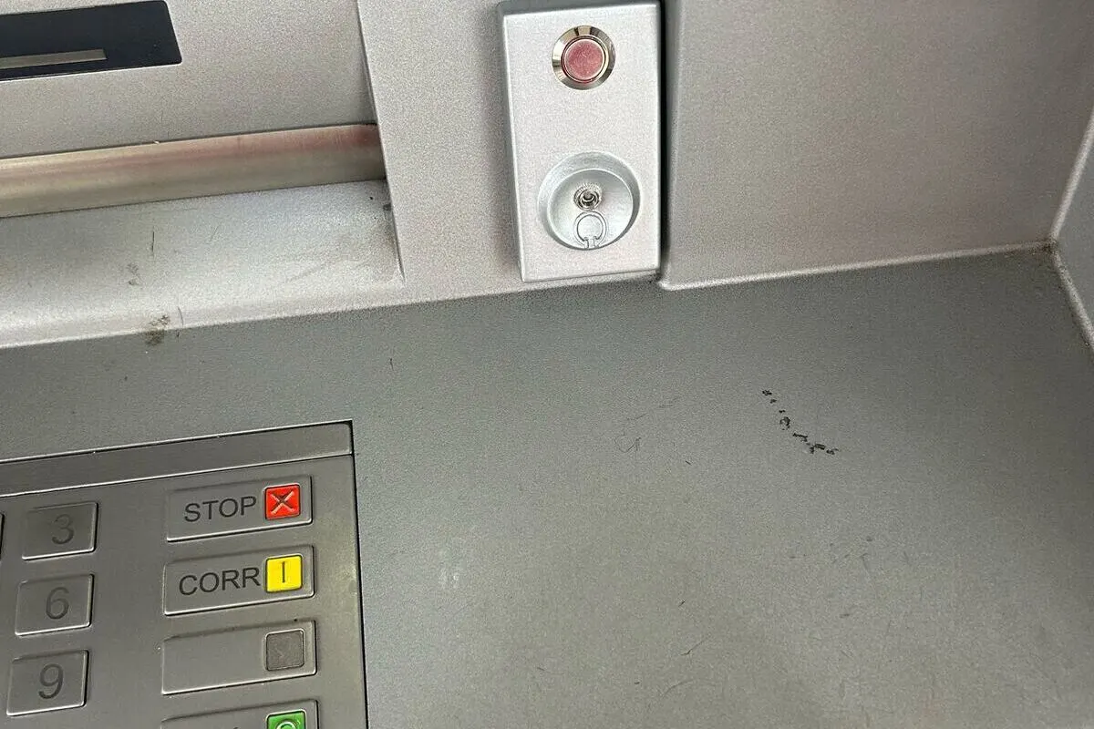 Zürich – Duo manipulierte über ein Dutzend Bankomaten