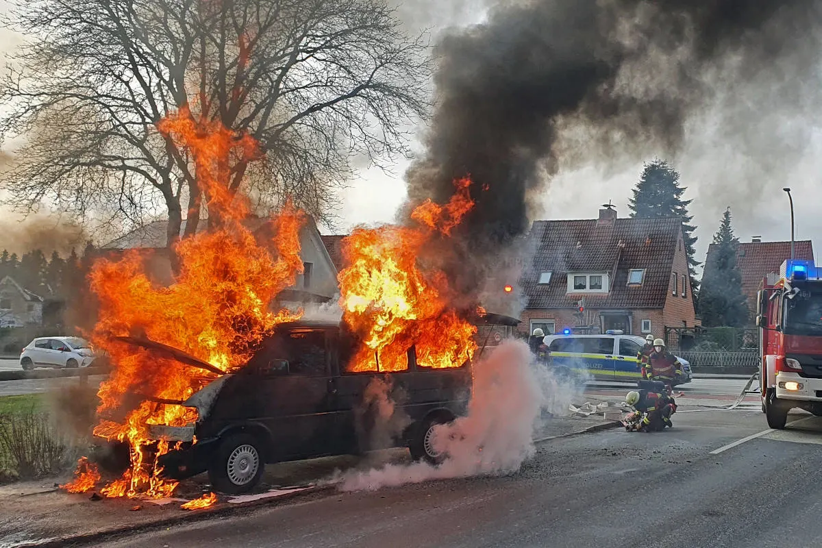 Bad Segeberg – PKW-Brand in der Dorfstraße