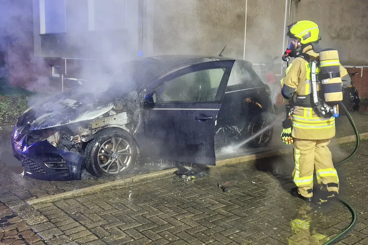 Bottrop NW – Brand von Elektroauto erfordert aufwändigen Löscheinsatz