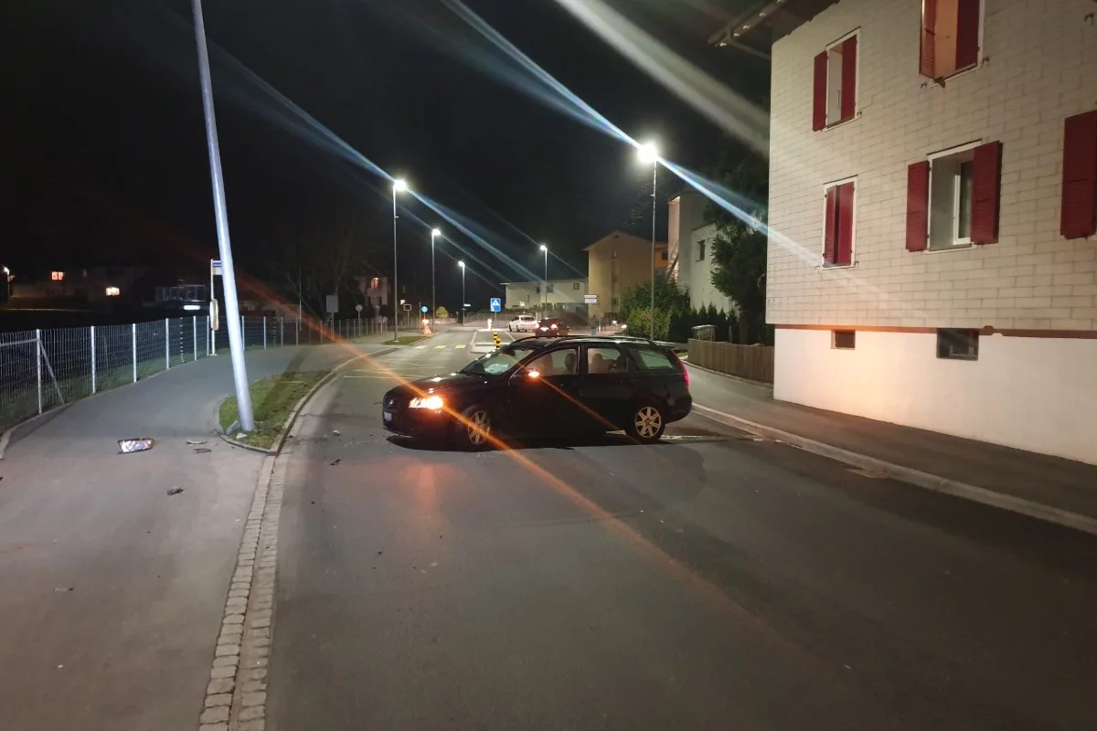 Muri AG - Alkoholisiert von Smartphone abgelenkt und verunfallt!