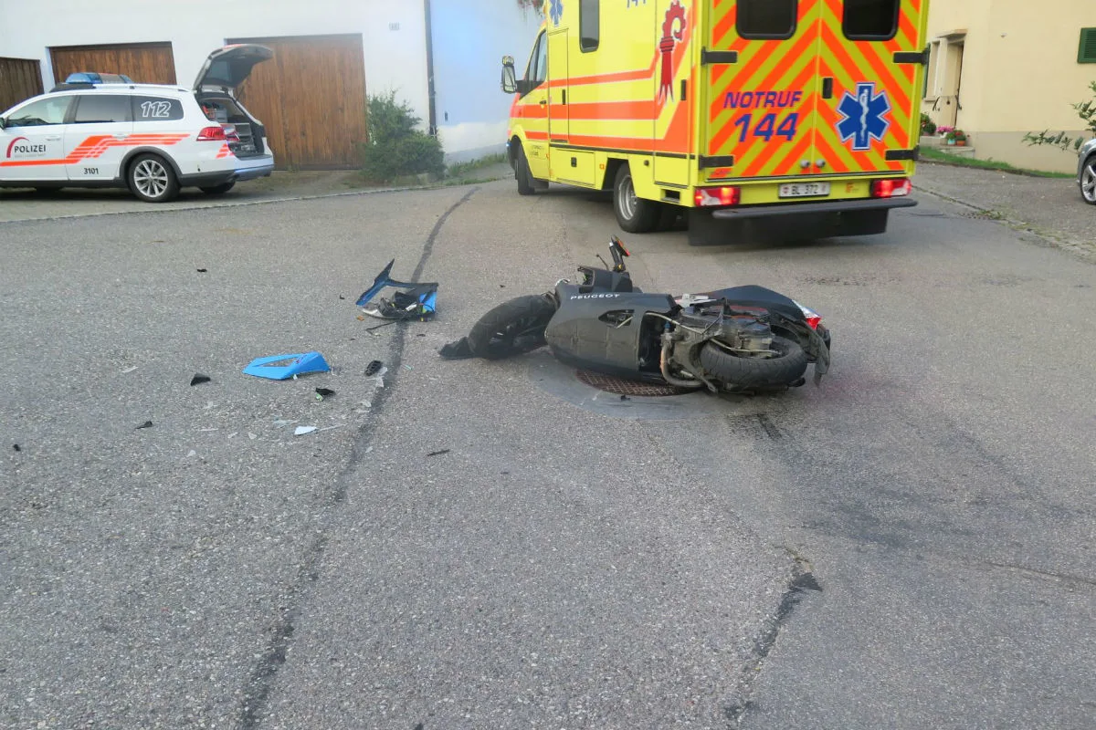 Lampenberg BL - Kollision zwischen Personenwagen und Rollerfahrerin