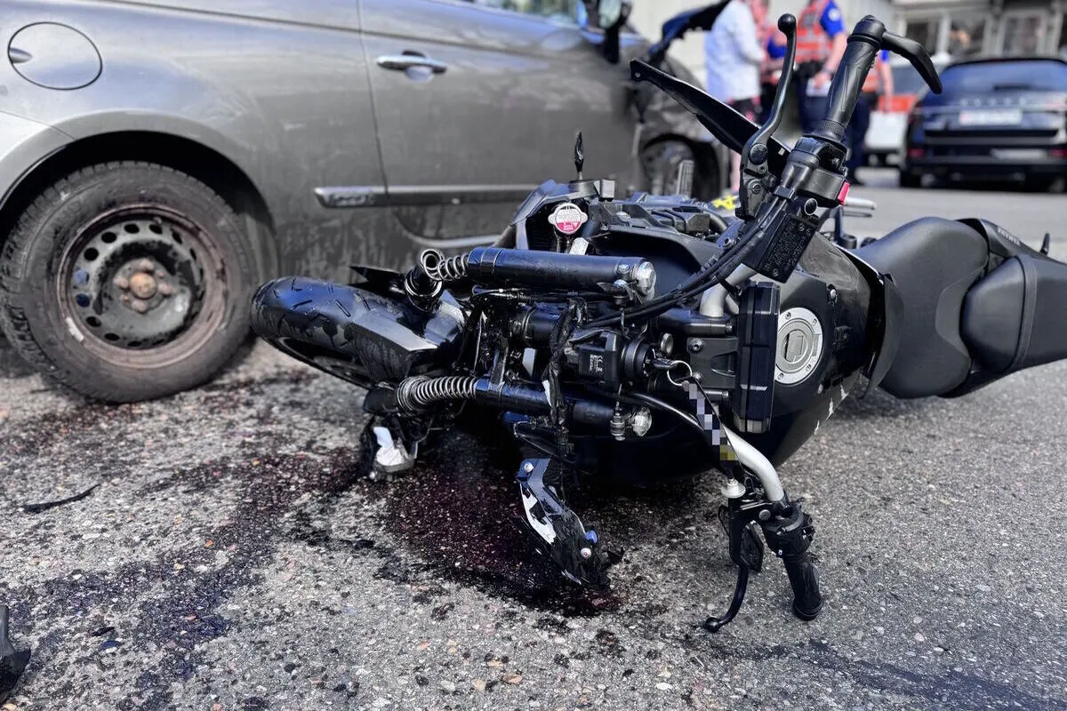 St. Gallen – Motorradlenker bei Unfall übersehen 