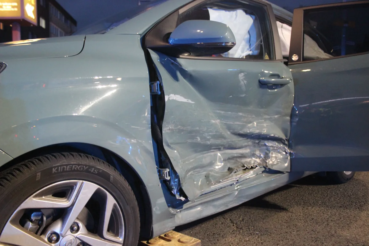 Kreuzungscrash in Velbert: 38-Jährige bei Unfall schwer verletzt