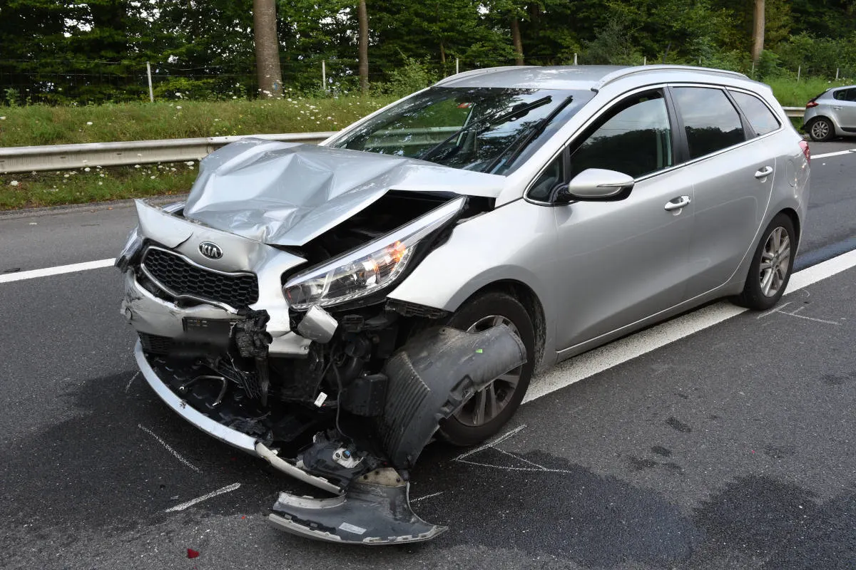 A2 Eich LU – Auffahrkollision zwischen zwei Autos und einem Lieferwagen