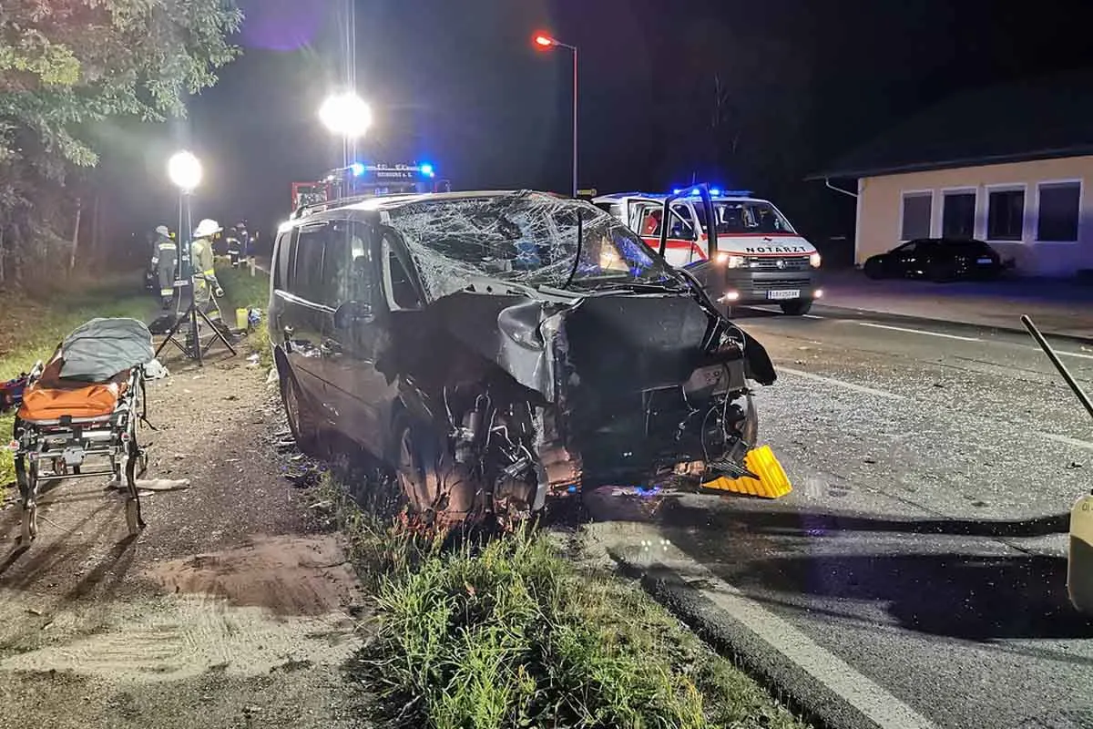 Weinburg am Saßbach – Heftiger Frontalcrash mit Baum