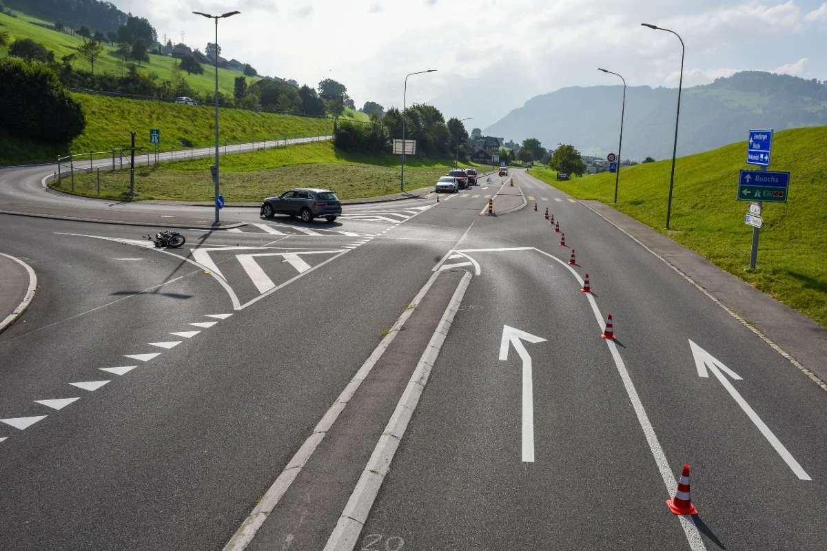 Buochs NW - Schwerer Verkehrsunfall mit drei Verletzten - eine Mutter dabei schwer