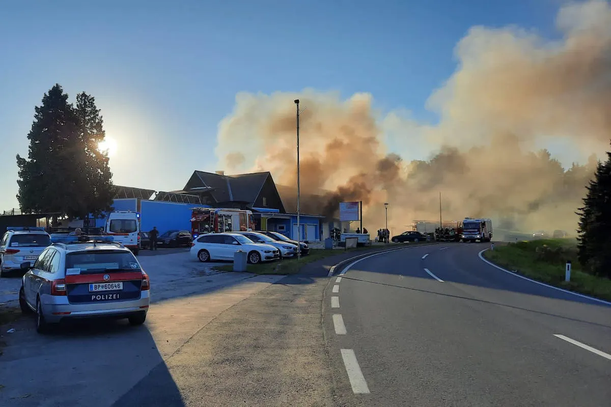 Hönigtal, Bezirk Graz-Umgebung – Garagenbrand weitet sich auf Wohnhaus aus