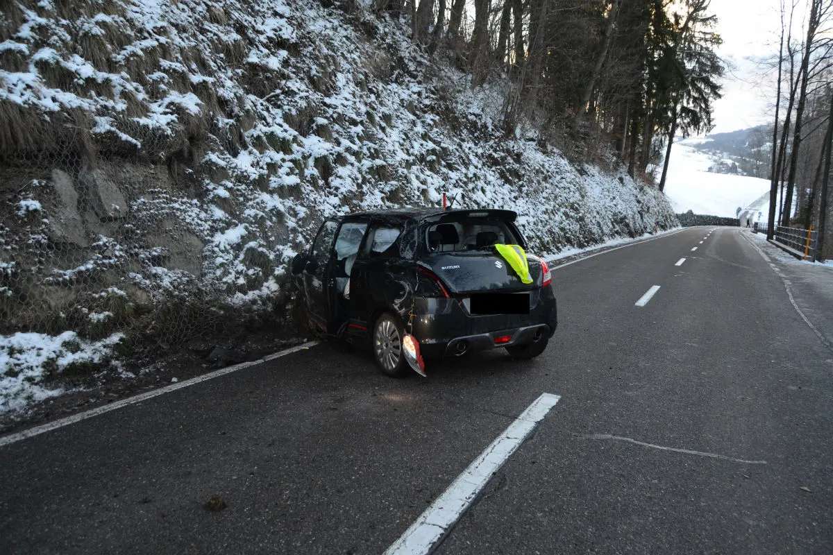 Speicher AR - 20-jähriger Lenker prallt in Mauer