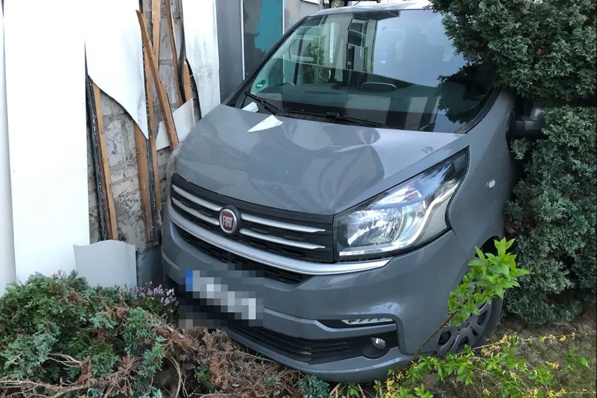 Bielefeld Schildesche – Alkoholfahrt endet an Hauswand