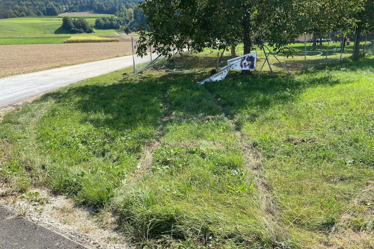 Leibstadt AG – In Zaun von Hundeschule gefahren und geflüchtet