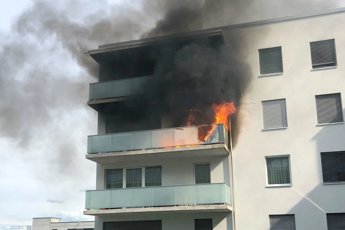 Spreitenbach AG - Wegen Raucherware brannte Wohnung!