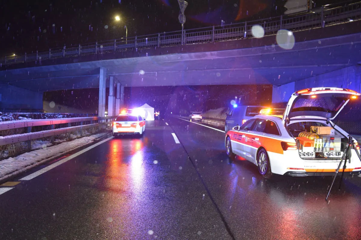 Chur GR - Mann stürzt von Brücke auf Autobahn und wird überfahren - tot!
