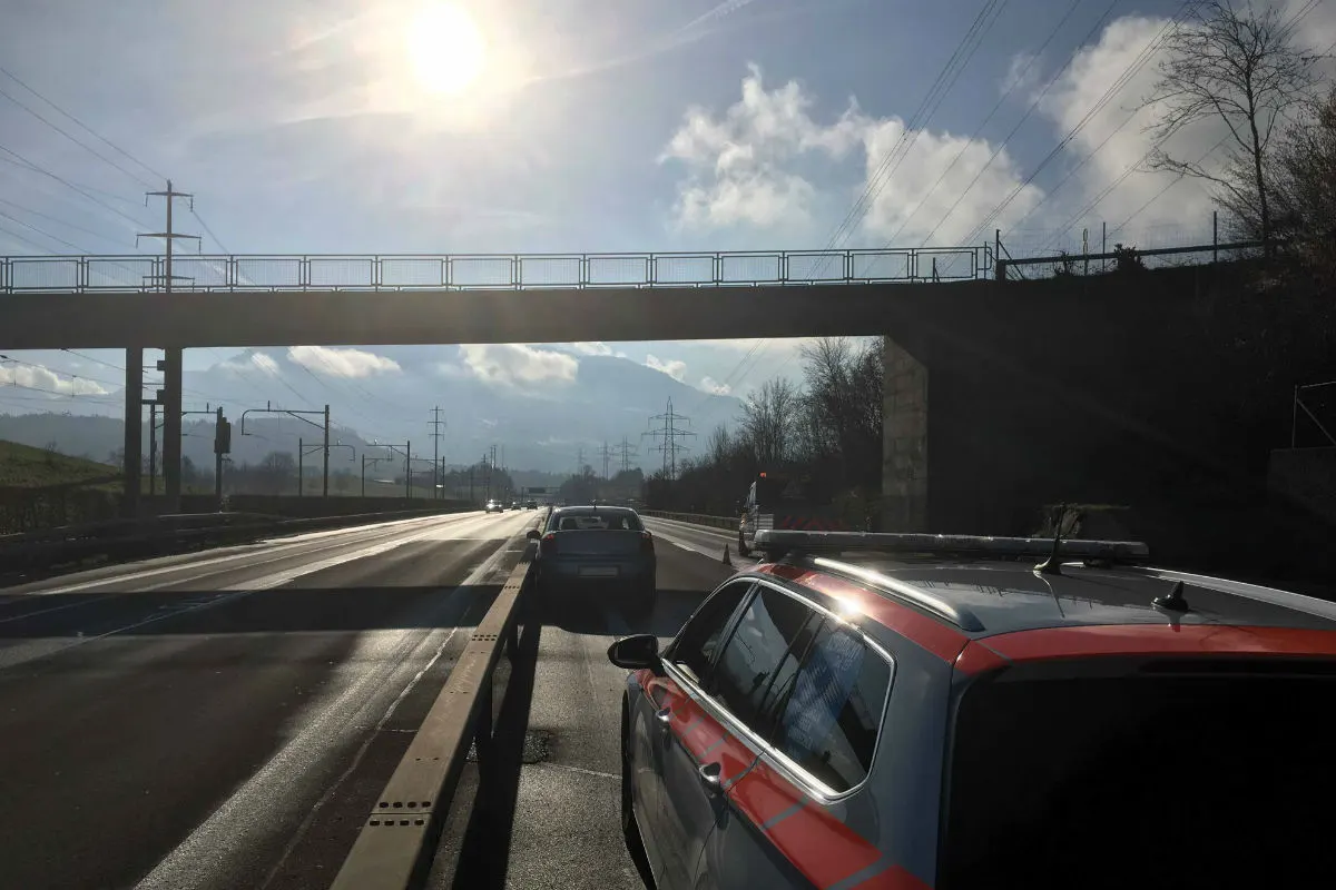 Rotkreuz ZG - Verkehrsbehinderungen nach zwei Kollisionen