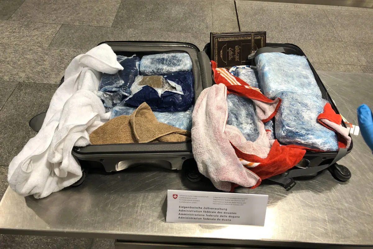 Flughafen Zürich ZH - Mit 21 Kilogramm Haschisch am Flughafen erwischt