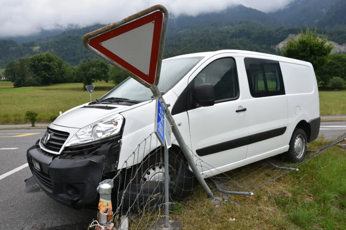 Triesen FL - Der hintere Autofahrer war abgelenkt
