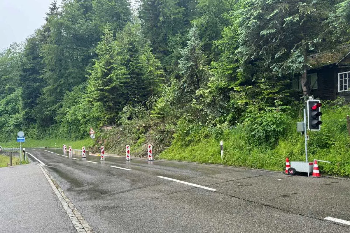 St.Gallen - Martinsbruggstrasse nach Erdrutsch wieder einspurig befahrbar